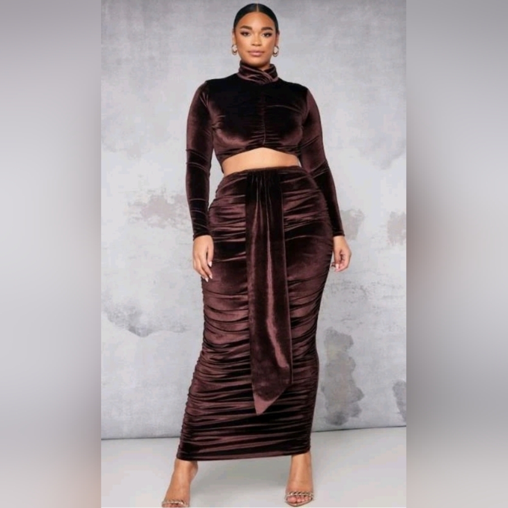 PRETTYLITTLETHING🌺BROWN VELVET CUT OUT DRAPE MAXI DRESS 🌺SIZE  22